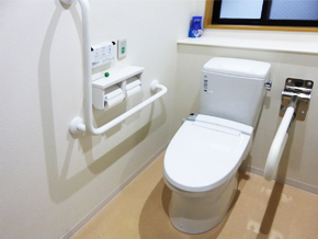 小規模多機能型居宅介護事業所「松ぼっくり」トイレ
